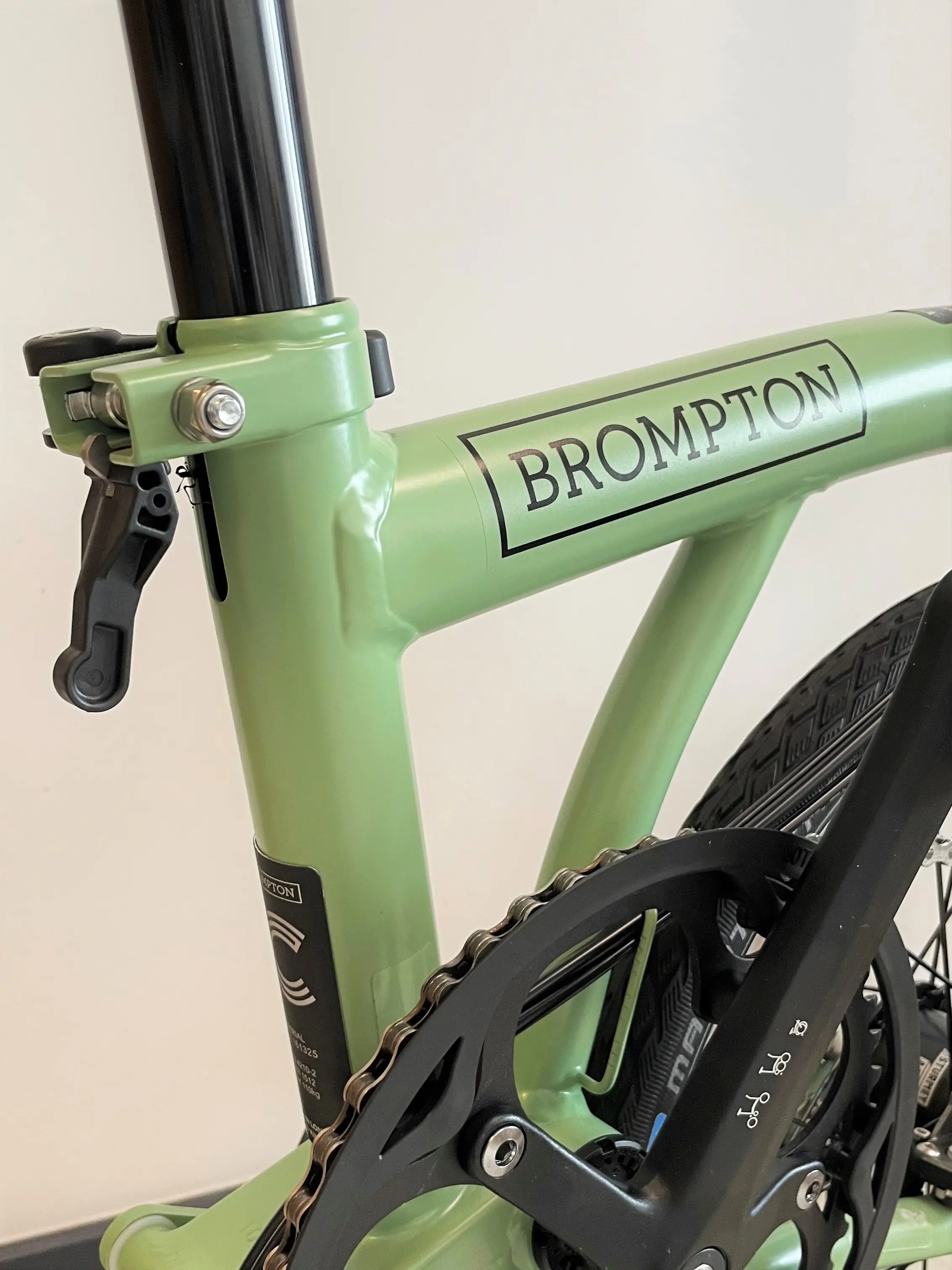 Brompton C Line Explore Black Matcha Green WITH RACK